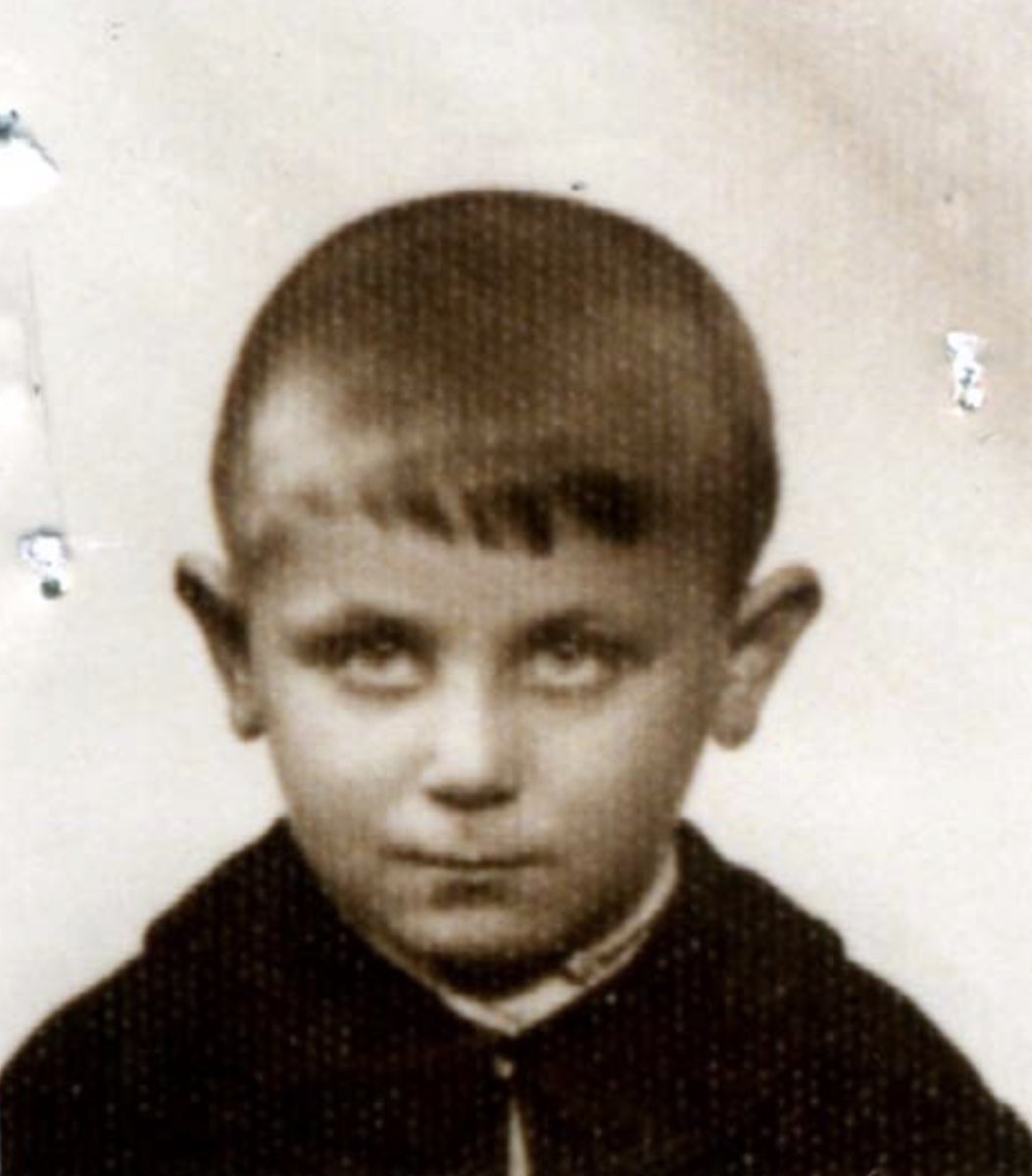 25 January 1930 | A Polish Jewish boy, Icek Cymbler, was born in Będzin. 

He was murdered in a gas chamber in #Auschwitz most probably during the liquidation of the Będzin ghetto in 1943.