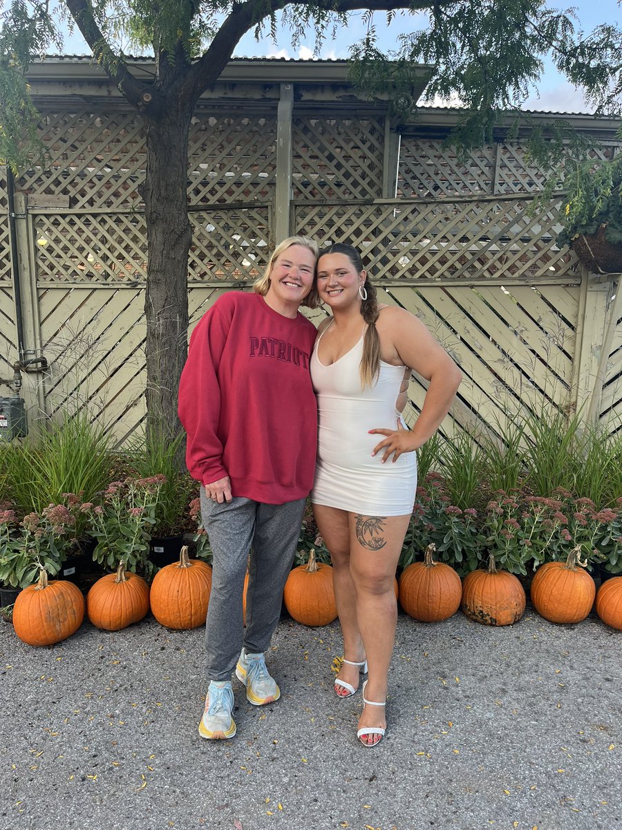 April53849059's tweet photo. Happy 18th birthday @BriTrue2 I love you so much and I’m so excited to see what the future holds for you! https://t.co/B91hd6gr8T
