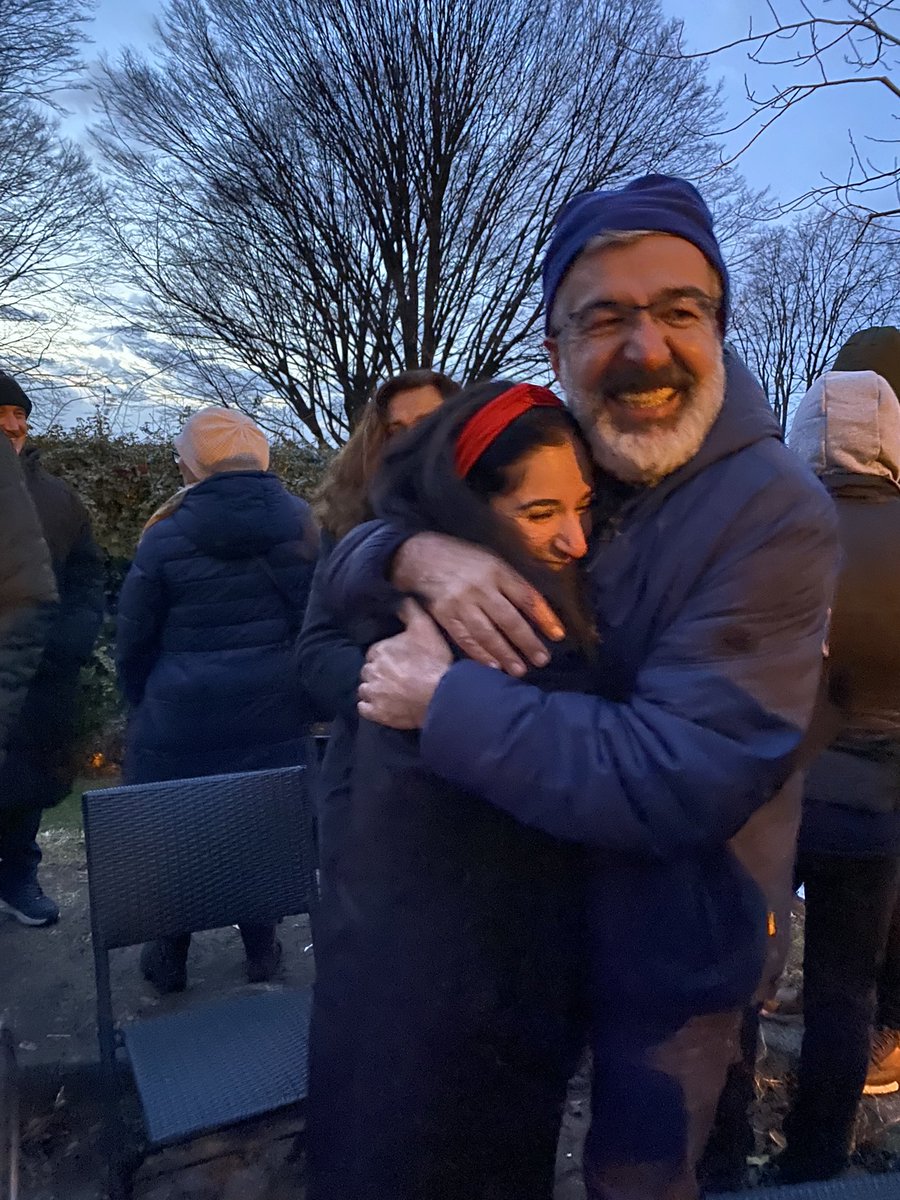 Edadeniz129's tweet photo. Wir haben gekämpft und gesiegt!
Wir kämpfen weiterhin für noch größere Siege!

ES LEBE DER WIDERSTAND, ES LEBE DER SIEG!

Ihsan Cibeliks lebensnotwendige Krebsbehandlung wird durchgeführt! #Hungerstreik129 #Wegmit129ab https://t.co/MUHdfPeXKJ