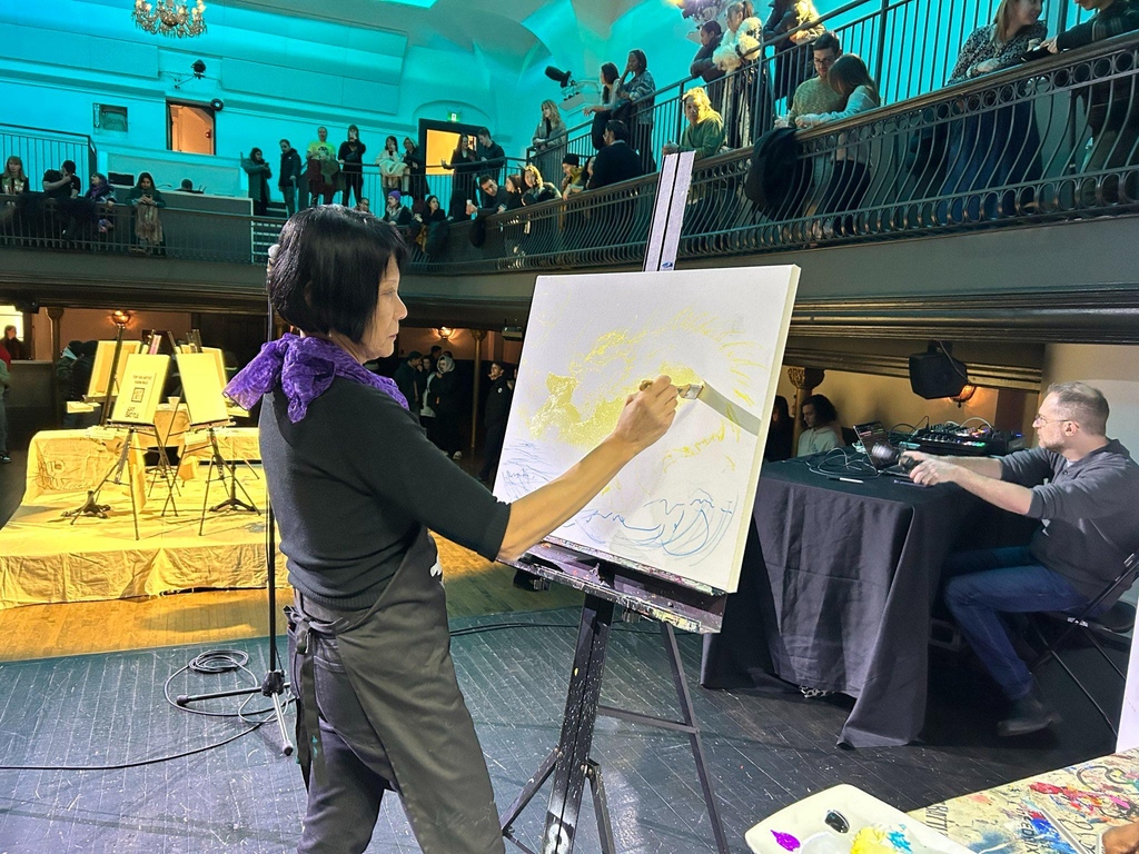 MayorOliviaChow's tweet image. It was a blast stopping by ArtBattle at the Great Hall last night. Painters have 20 minutes to produce a masterpiece!

I was so inspired, I decided to pick up a brush and paint too. 

Who else is getting excited for the upcoming year of the dragon? 🐉