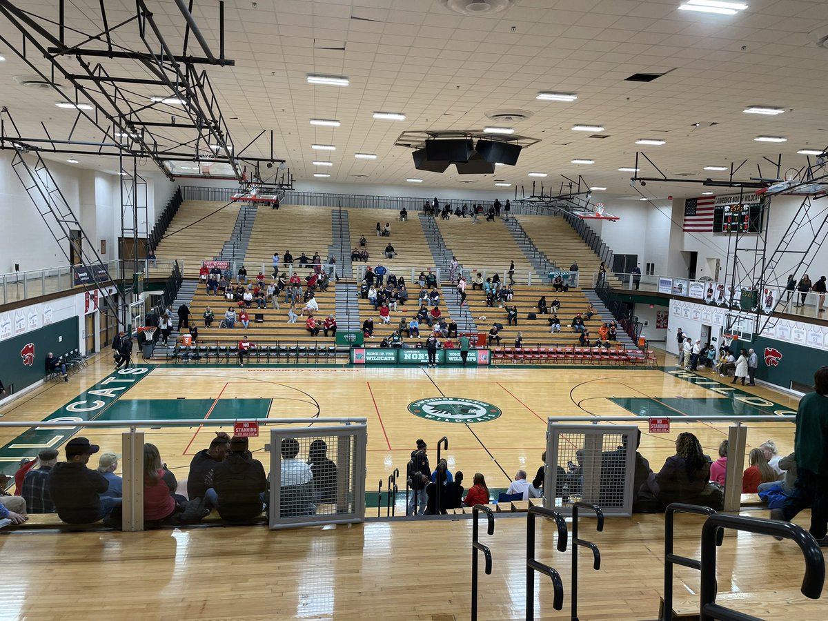 Here at Lawrence North for a top 15 matchup between @LNBoysHoops (15-0) and @NPHSDragons (11-3)

About 20 minutes until tip-off. 

Got two of the top 2025 players facing off @Azavierthegoat (20/6/3) and @GizziJulius (30/8/2)

@IndianaPreps #INPreps