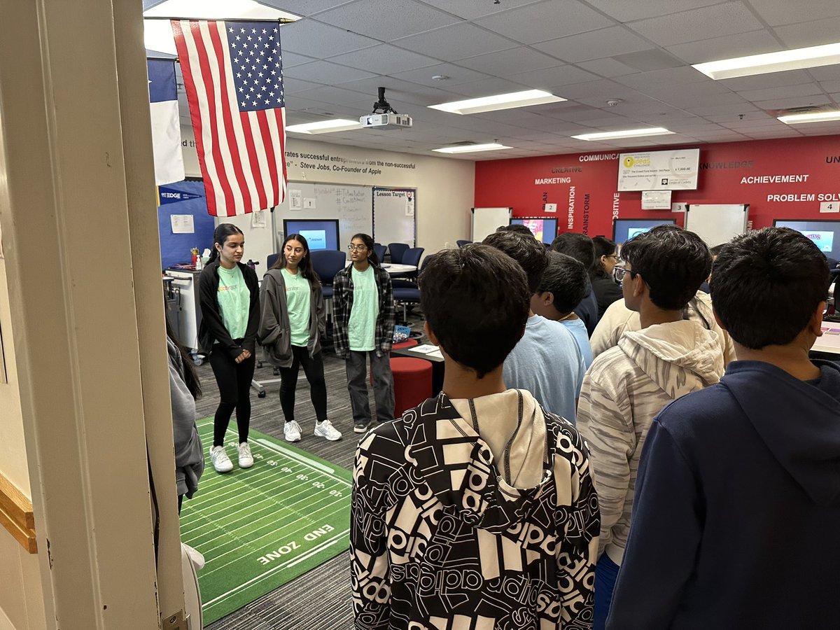 trthompson68's tweet photo. Centennial HS Rising Freshman Night. A lot of questions concerning DECA and IncubatorEDU. Thank you DECA officers and AcceleratorEDU students for helping with this event. #cen10titans #titannation #cen10deca #friscoisd #unchartedlearning https://t.co/s90FzhEjkC