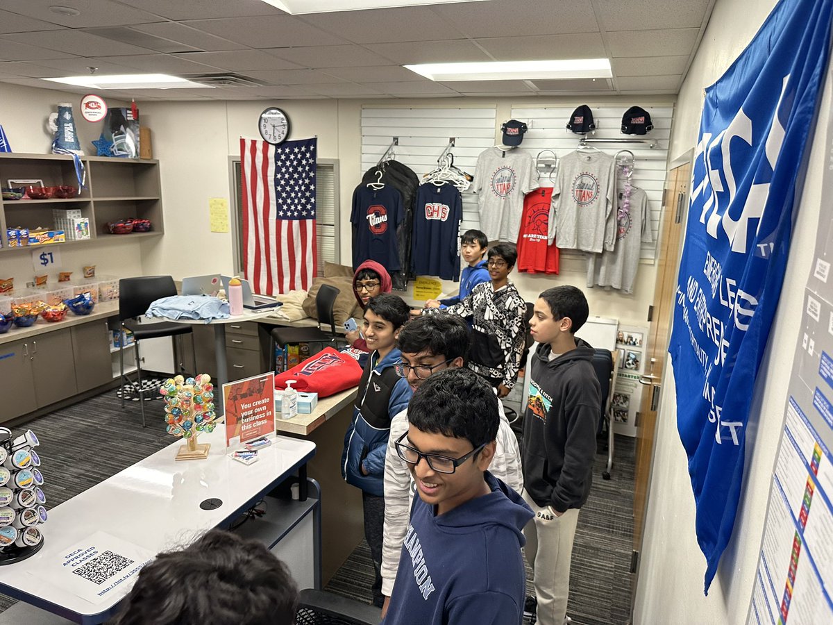 trthompson68's tweet photo. Centennial HS Rising Freshman Night. A lot of questions concerning DECA and IncubatorEDU. Thank you DECA officers and AcceleratorEDU students for helping with this event. #cen10titans #titannation #cen10deca #friscoisd #unchartedlearning https://t.co/s90FzhEjkC