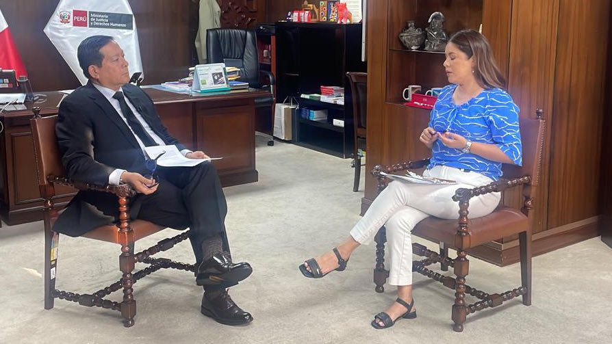 Catitax's tweet photo. #AHORA Ministro de @MinjusDH_Peru #EduardoArana anuncia que la presidenta #DinaBoluarte “solicitará archivar la investigación contra Hilaria Aime y Ruth Barcena por la agresión en #Ayacucho” #ENVIVO #BNMN por @Latina_Noticias 👇🏼 https://t.co/586PTbiac7