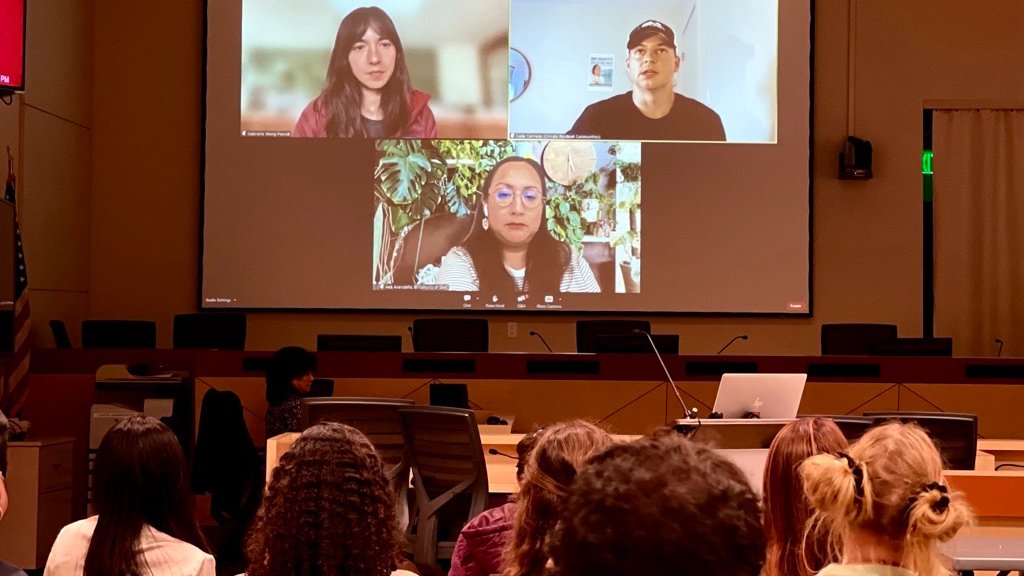 CaliforniaEPA's tweet photo. @NHapner "We thought about strategies on the individual + community level to mitigate exposure to #WildfireSmoke," Gabrielle Wong-Parodi (@Stanford) with Ana Angel Avendaño (El Concilio of San Mateo County) + Cade Cannedy (Climate Resilient Communities).

➡ https://t.co/cvkjO8tnm7 https://t.co/xB9QZLcf4O