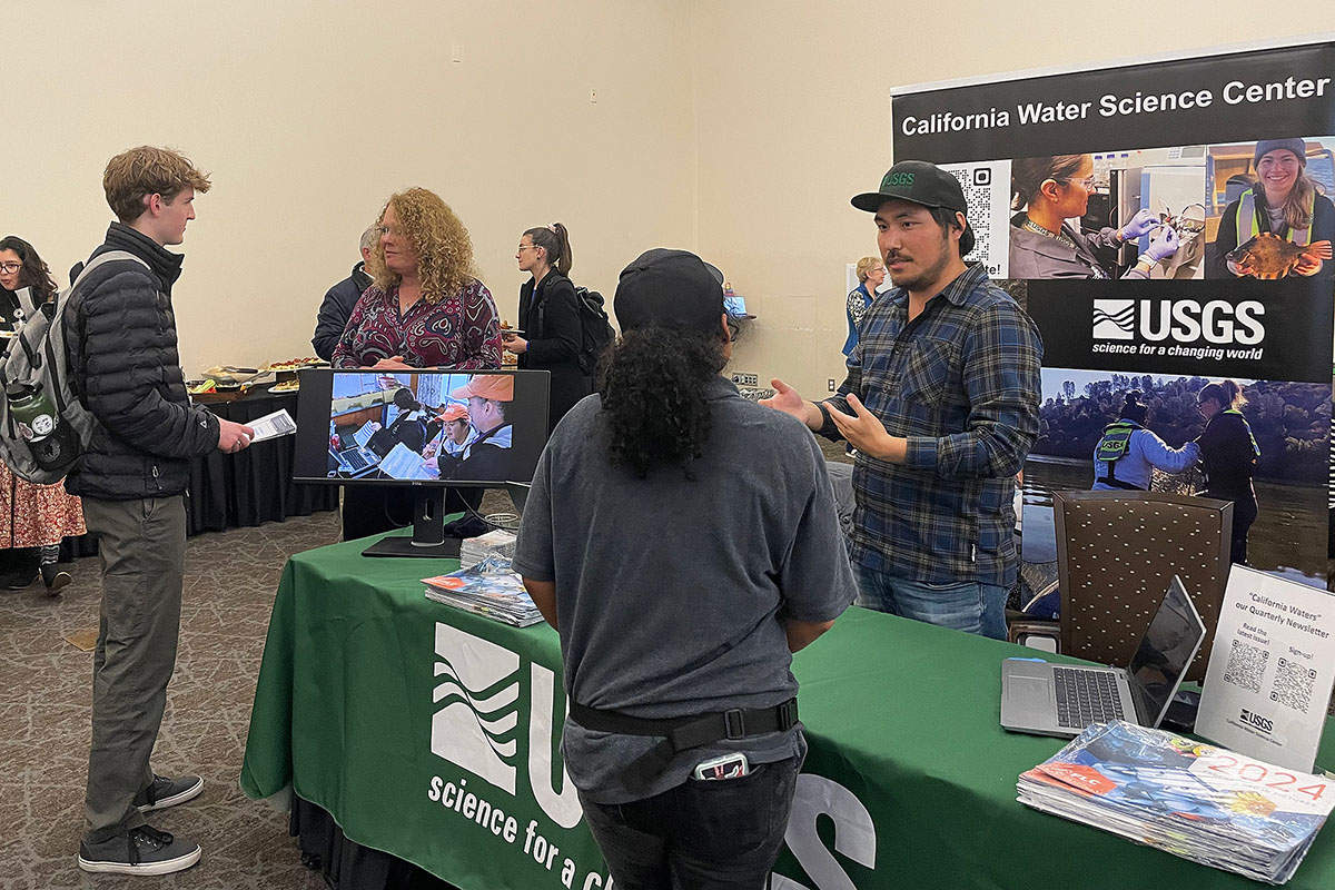 On Jan. 18th, the UC Davis Program of Environmental Policy and Management (@ucd_epm) held its Winter Job Fair. At the event, CAWSC Director, Anke Mueller-Solger, and Hydrologic Technician, Lawrence Fujiwara, answered questions about the #USGS California Water Science Center.