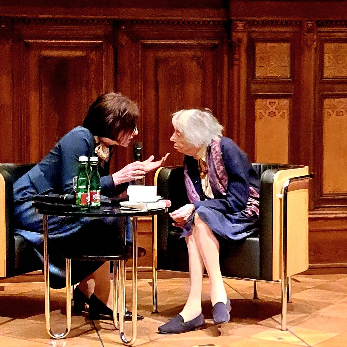 Danke. Mit einer großen Rede hat Frau Friedländer heute einen glasklaren Auftrag an uns alle gerichtet: seid achtsam, wehret den Anfängen, seid laut, Es war der bewegendste Moment meiner Zeit am WZB und ist mir eine Verpflichtung ⁦<a href="/WZB_Berlin/">WZB</a>⁩ ⁦<a href="/B_R_50/">BR50</a>⁩