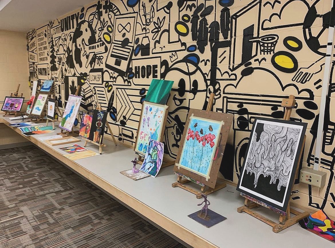 LBPearsonOCSB's tweet photo. We had our very own Art Showcase this week. Mr. Romeo's Sr. Art classes welcomed gr7 &amp; 8s down to the L/C where they spoke about their art &amp; experiences in LBP's Art Program. We are so happy to see our students sharing their joy&amp; talents #osb #osbarts #ocsbbecommunity #ThislsLBP https://t.co/w6UntEWMn8