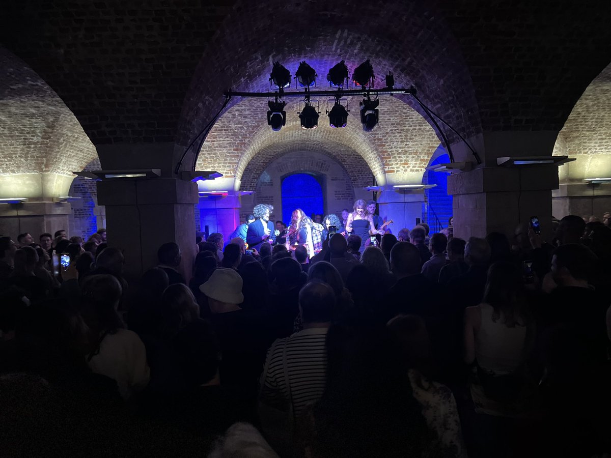 Amazing night at The Crypt (@smitf_london) for @talentbanq 6th Birthday! (more amazing than my photography! 😜) Incredible performances from @eddysmithmusic @LisaCanny @RachelCroft27 @edtattmusic @music_coulstock @afrancismusic #LondonMusicScene is very much alive! 🔥
