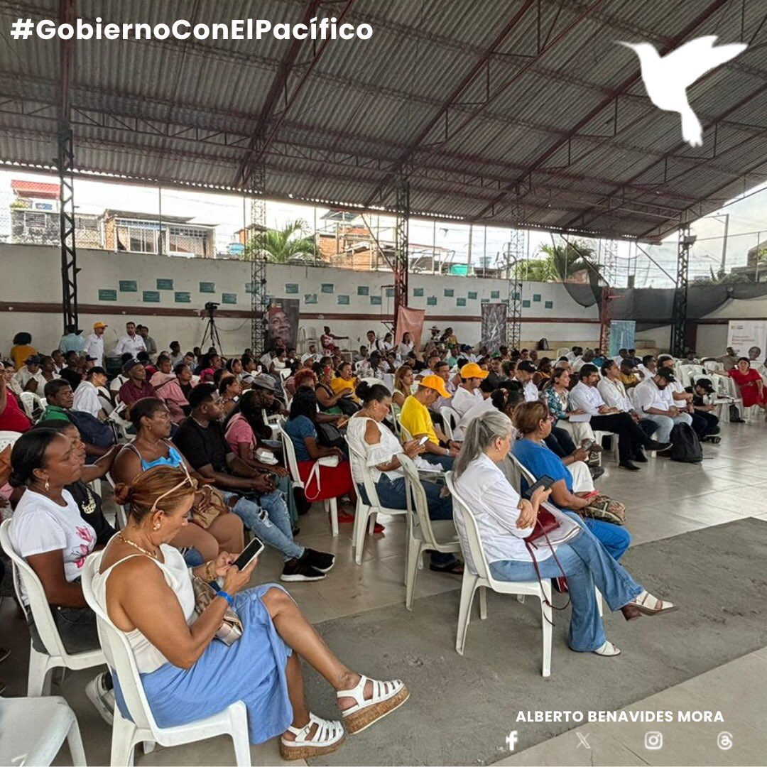 albertobemo's tweet photo. En el marco del #GobiernoConElPacifíco participamos en la Asamblea Popular de Usuarios y Usuarias de Energía y Servicios Públicos, en Tumaco, en el Pacífico Sur Nariñense. 

Conversamos con comunidades y funcionarios del @MinEnergiaCo, de la @UPMEOficial, del @IPSEnergiaZNI, y @Fenoge sobre #TransicionEnergeticaJusta, #ComunidadesEnergéticas, Distritos Mineros, Servicios Públicos, tarifas y proyectos estratégicos para esta región.