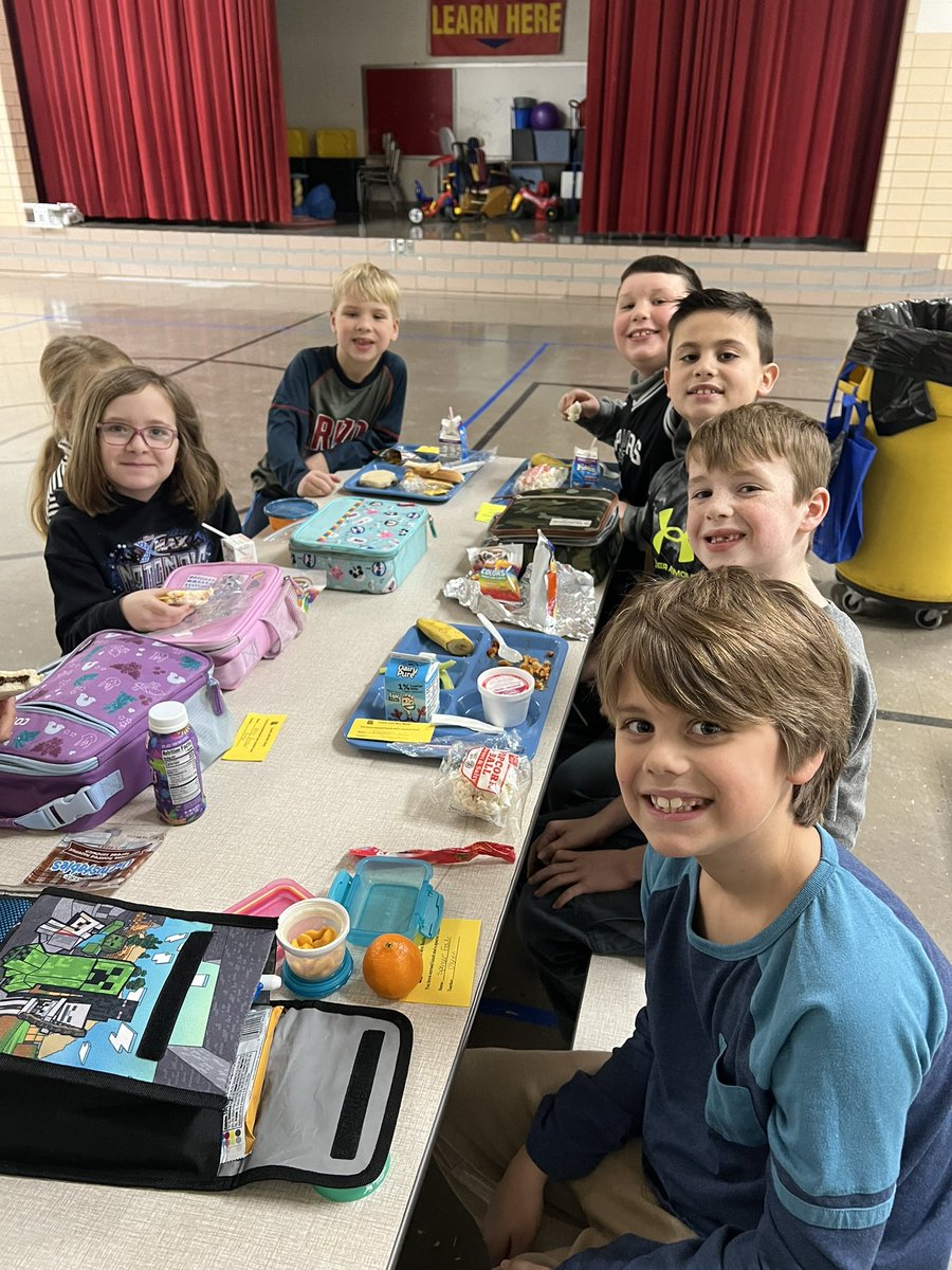 Broadway23Tipp's tweet photo. AR reading reward lunch with Mrs. Smith 📚 https://t.co/Qifz1sIDH2