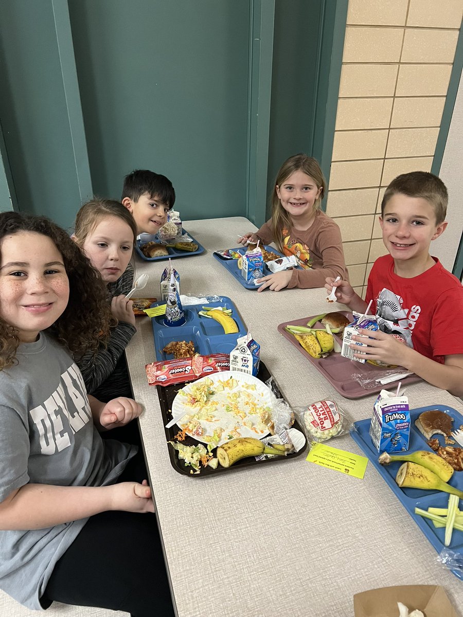 Broadway23Tipp's tweet photo. AR reading reward lunch with Mrs. Smith 📚 https://t.co/Qifz1sIDH2