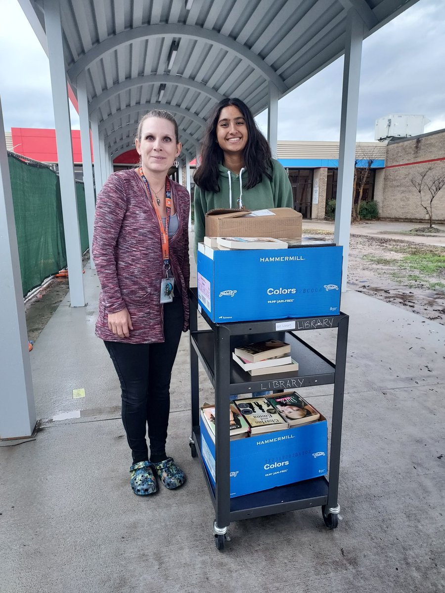 OlleLibrary's tweet photo. @OlleLibrary got to donate books to @HappiReaders today.  We are so fortunate to  have a great relationship with this organization,  that donates books to different schools across Houston. #CommunityPartnership #BookBlessed @Alief_Libraries @OlleMightyOwls https://t.co/pllenkySu5