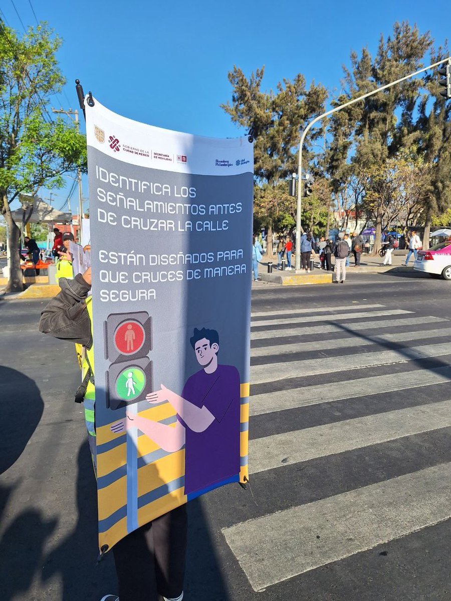 RosarioCastroE's tweet photo. Metrobús en activación 🫱🏼🫲🏼🚸✨
Esta mañana intervenimos el cruce de los transbordos de las Líneas 5 y 6 de @MetrobusCDMX en la estación San Juan de Aragón 🚍💓
Sigue las recomendaciones de Seguridad Vial para un mejor cruce peatonal 🚸
#NosCuidamosTodas
#NosCuidamosTodos https://t.co/XctKlTY4wv