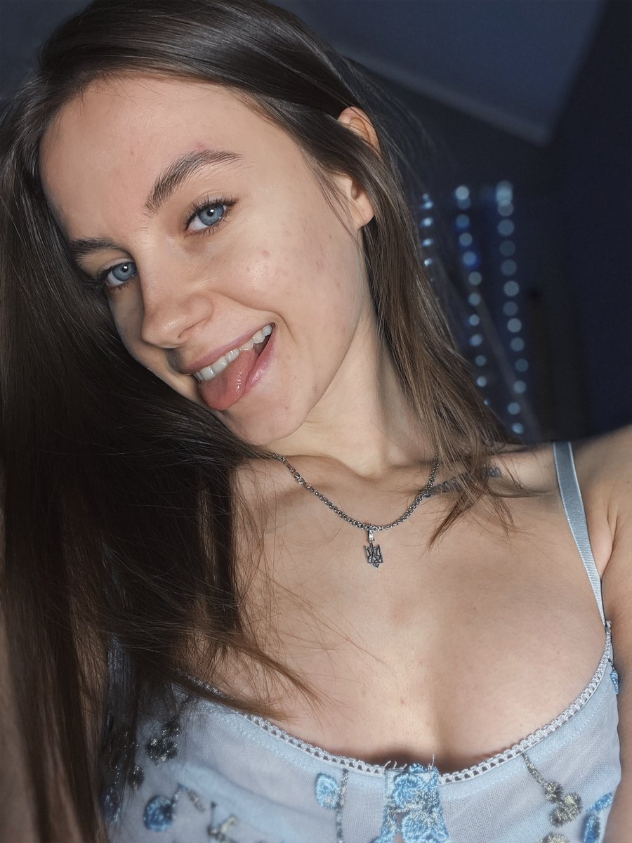 dollynextddoor_'s tweet photo. Am I cute enough for you? 🌸 https://t.co/hyBvbdeQm6