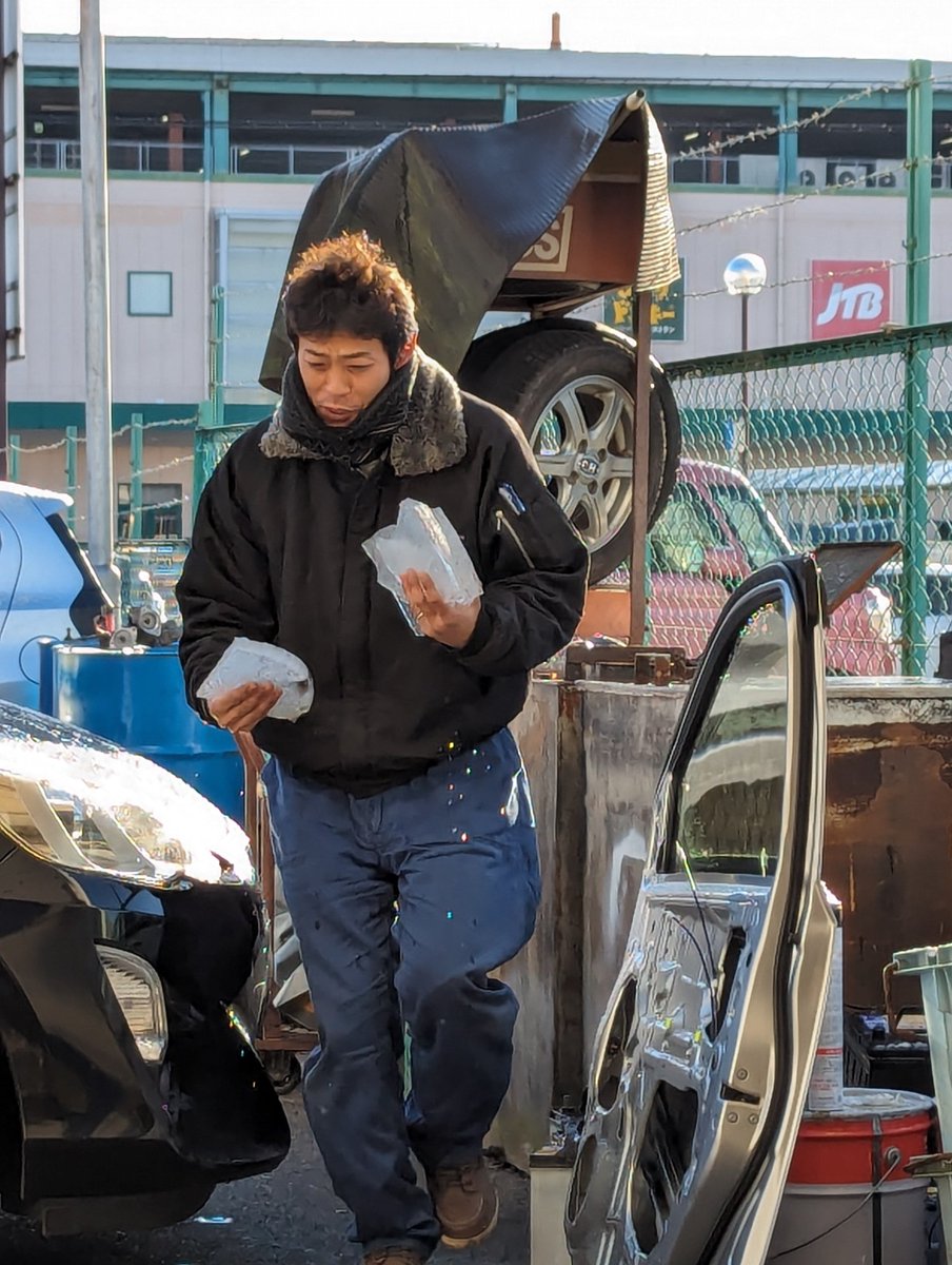 aymt101078's tweet photo. 朝から氷を投げつけられるパワハラにあいました。
お巡りさんこの人です👮‍♂ https://t.co/N0OsIWfdEz