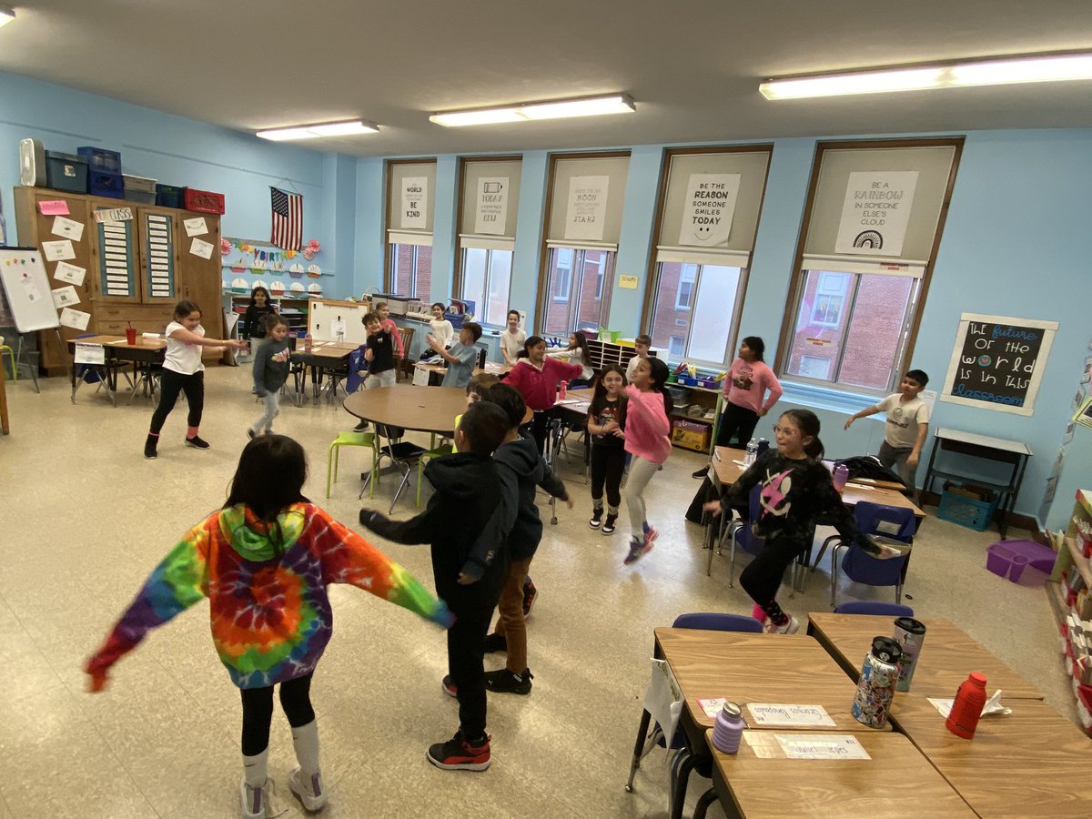 DLemkeWSS's tweet photo. Today was our first “Walking Wednesday” at WSS! The rain didn’t stop us from getting our steps in. We’re on our way to 10 million! 👟@wsselementary https://t.co/bn1uVDggTe