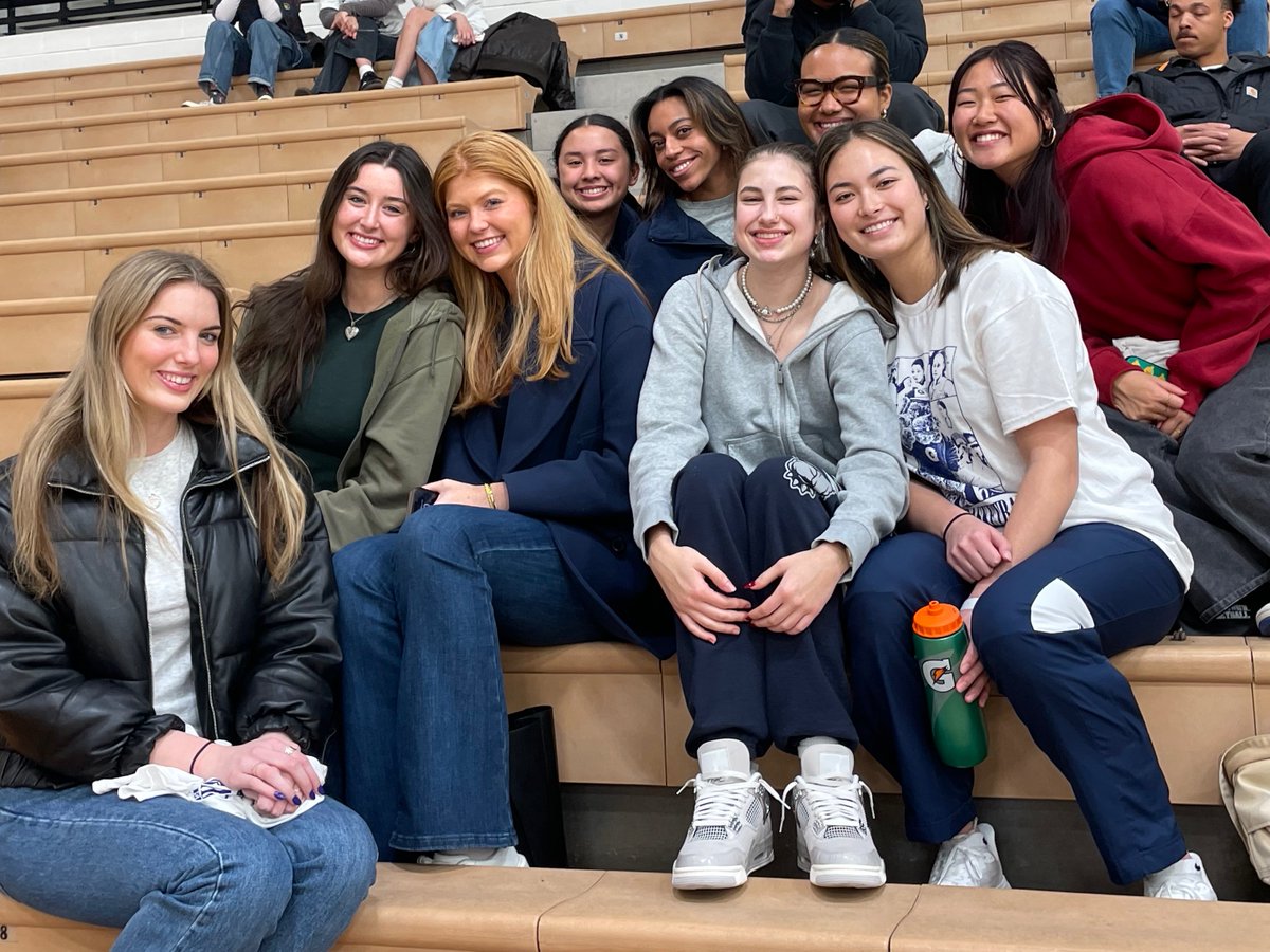 Always love coming out to support @GeorgetownWBB !!💙💙 #HoyaSaxa