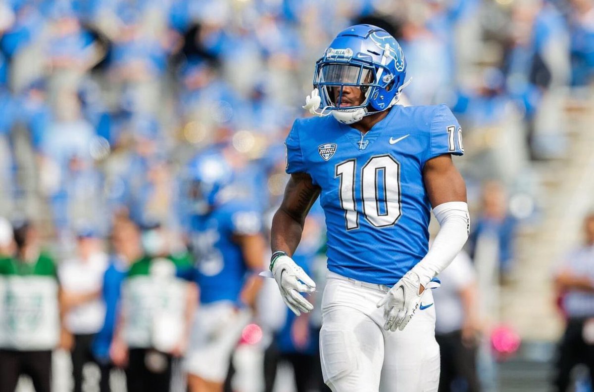 _thekerrymartin's tweet photo. #AGTG I’ve received an offer from the University of Buffalo! Go bulls 🤘🏾 @Pete_Lembo @CoachPickOC https://t.co/bkDbckV032
