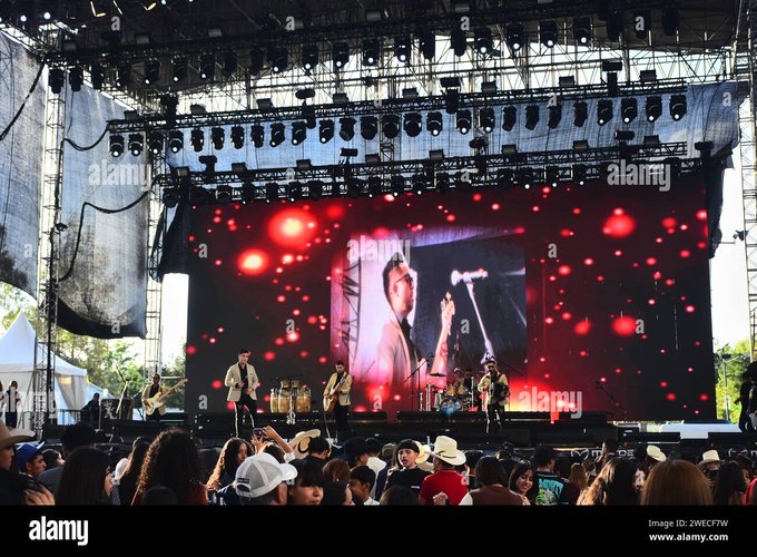 Se puso chida la #Feriadeleon con las bandas y grupos, la razita de #leon anda bien activa https://t<a href="/tag/feriadeleon"class="tags">#Feriadeleon</a><a href="/tag/leon"class="tags"><span>#leon</span></a>
