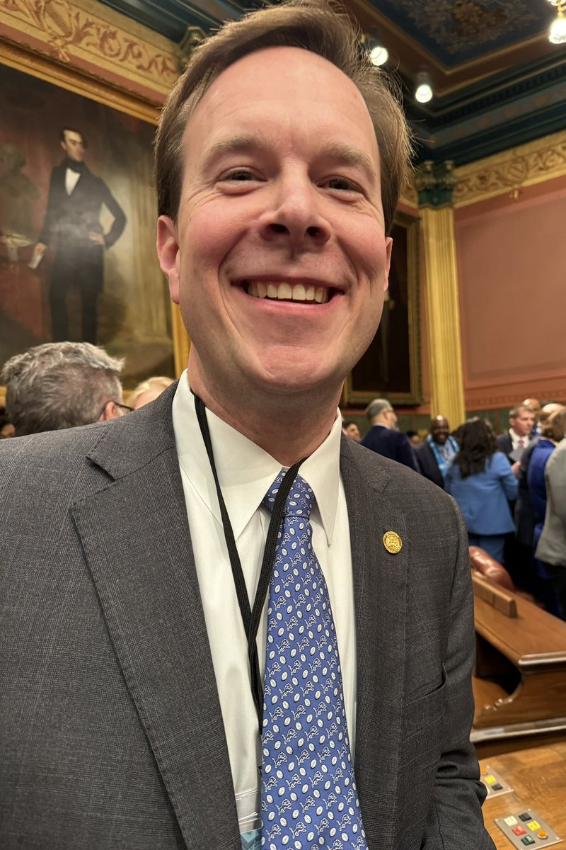 koleszar_matt's tweet photo. I absolutely had to wear my @Lions tie to #MISOTS!  As a state, we can all agree that we are rooting for them on Sunday. https://t.co/fzJePUcy3C