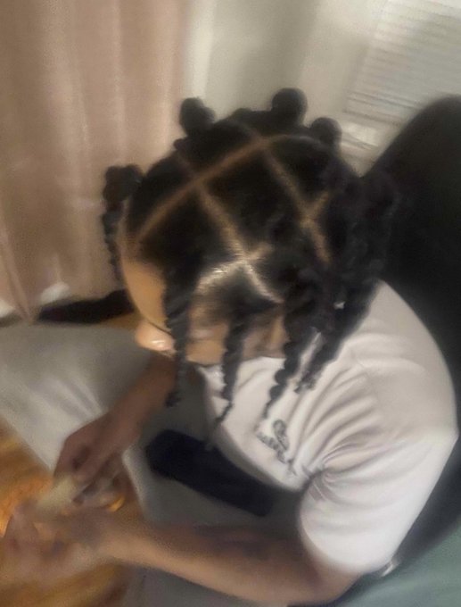 Who can do this to my hair 😩 https://t.co/foZoHjr1s6<a href="/tag/newprofilepic"class="tags"><span>#newprofilepic</span></a>