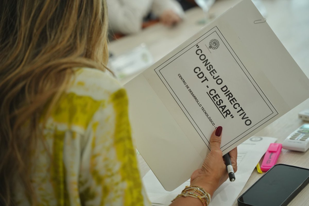 GobdelCesar's tweet photo. A la dirección ejecutiva del Centro de Desarrollo Tecnológico del Cesar, CDT, llega José Emilio Osorio, quien resultó elegido por unanimidad, por la junta direcriva. La gobernadora @elviamilenasd le encomendó dinamizar los procesos, para favorecer al sector productivo con ciencia https://t.co/7gXwFA4pZy