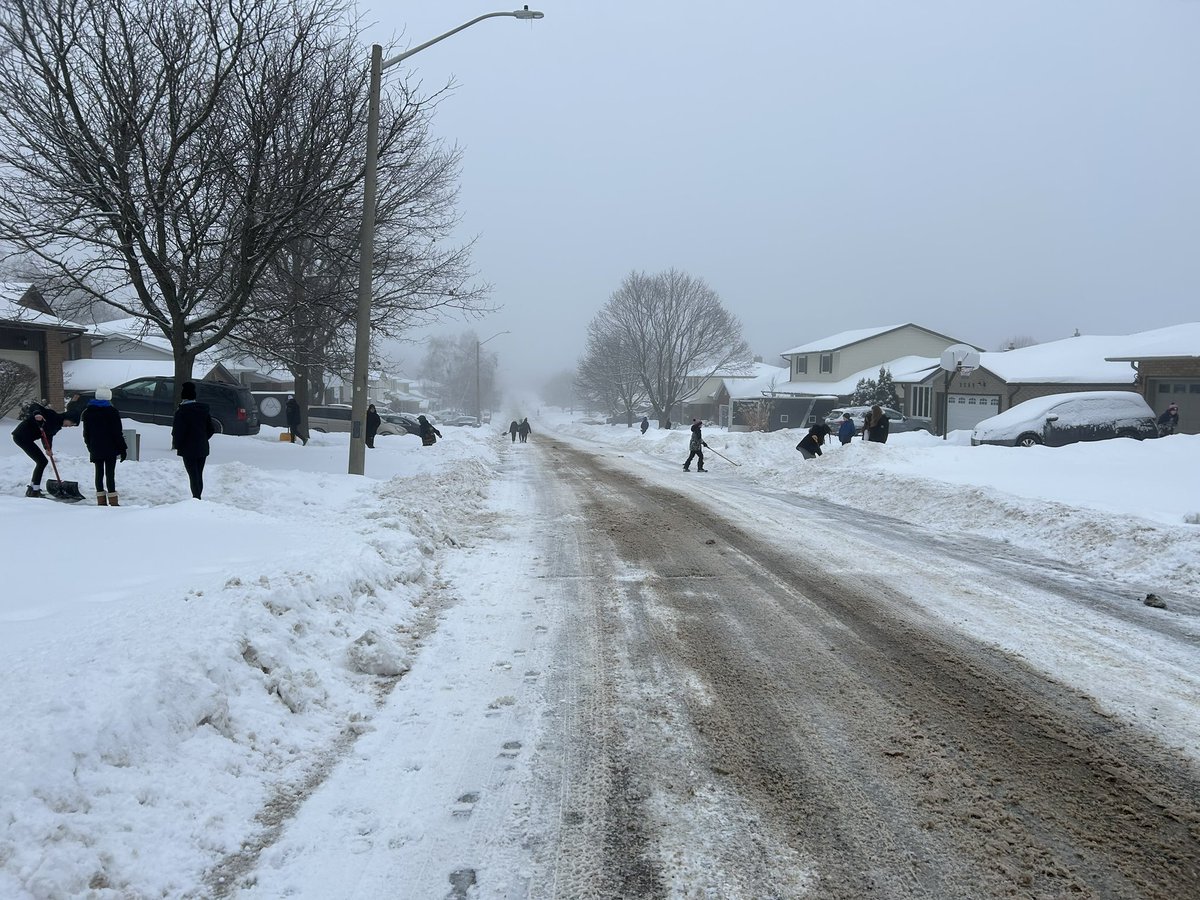 JamesStrathPS's tweet image. With a focus on building connections with our community, today our grade 8 students went out to shovel driveways together. They made a difference! Well done! #wearestrath #kprschools
