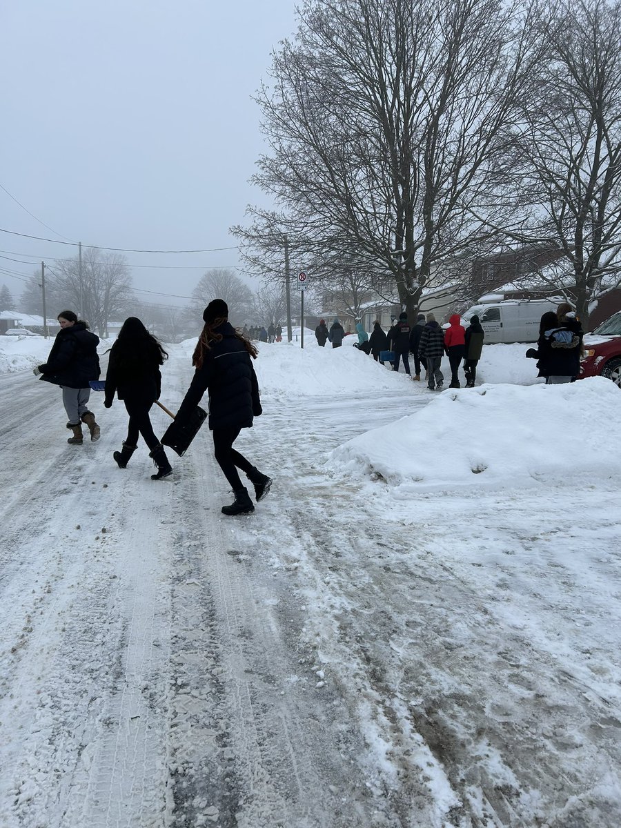 JamesStrathPS's tweet image. With a focus on building connections with our community, today our grade 8 students went out to shovel driveways together. They made a difference! Well done! #wearestrath #kprschools