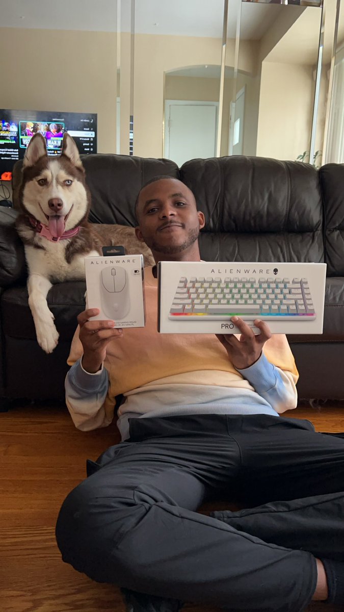 Finally got around to opening gifts and and some packages. I got the new @Alienware Pro Line mouse and keyboard. 

You can check it out here:
TL.GG/AWProLine #BreakThroughYourGame