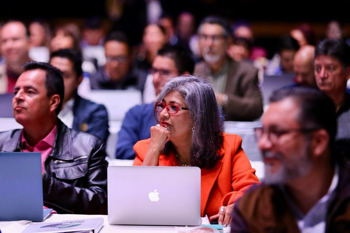 rvillanueval's tweet photo. Hoy nos reunimos para planear los presupuestos dignos a través del “Taller: Escuela ideal”, de @sems_udg.

Queremos que todas las prepas y módulos tengan las mismas oportunidades y para ello es muy importante diseñar un presupuesto responsable a futuro.

Por cierto, muchísimas gracias a las y los directores del #SEMS, me agarraron por sorpresa y me hicieron el día con este gran detallazo. 🫶🏼