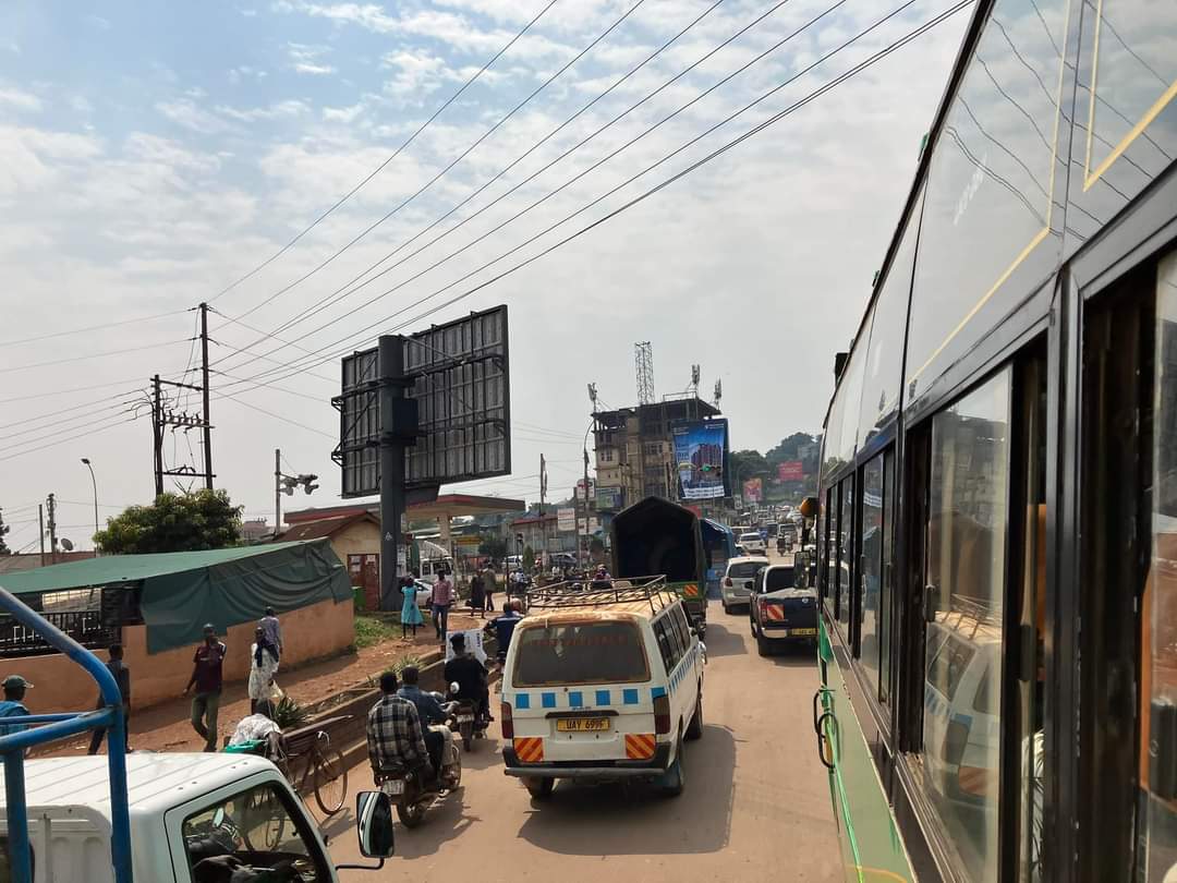 'Day One - A long and protracted journey but happy to say Thesocialgolfer.com has arrived in Fort Portal, Uganda'- @TSGers- The Social Golfer
@AfriyeaGolf Academy 
 #afriyeagolf #growingthegame #kidsgolf #Uganda #AfricaGolf #SocialGolf 
📸Ian