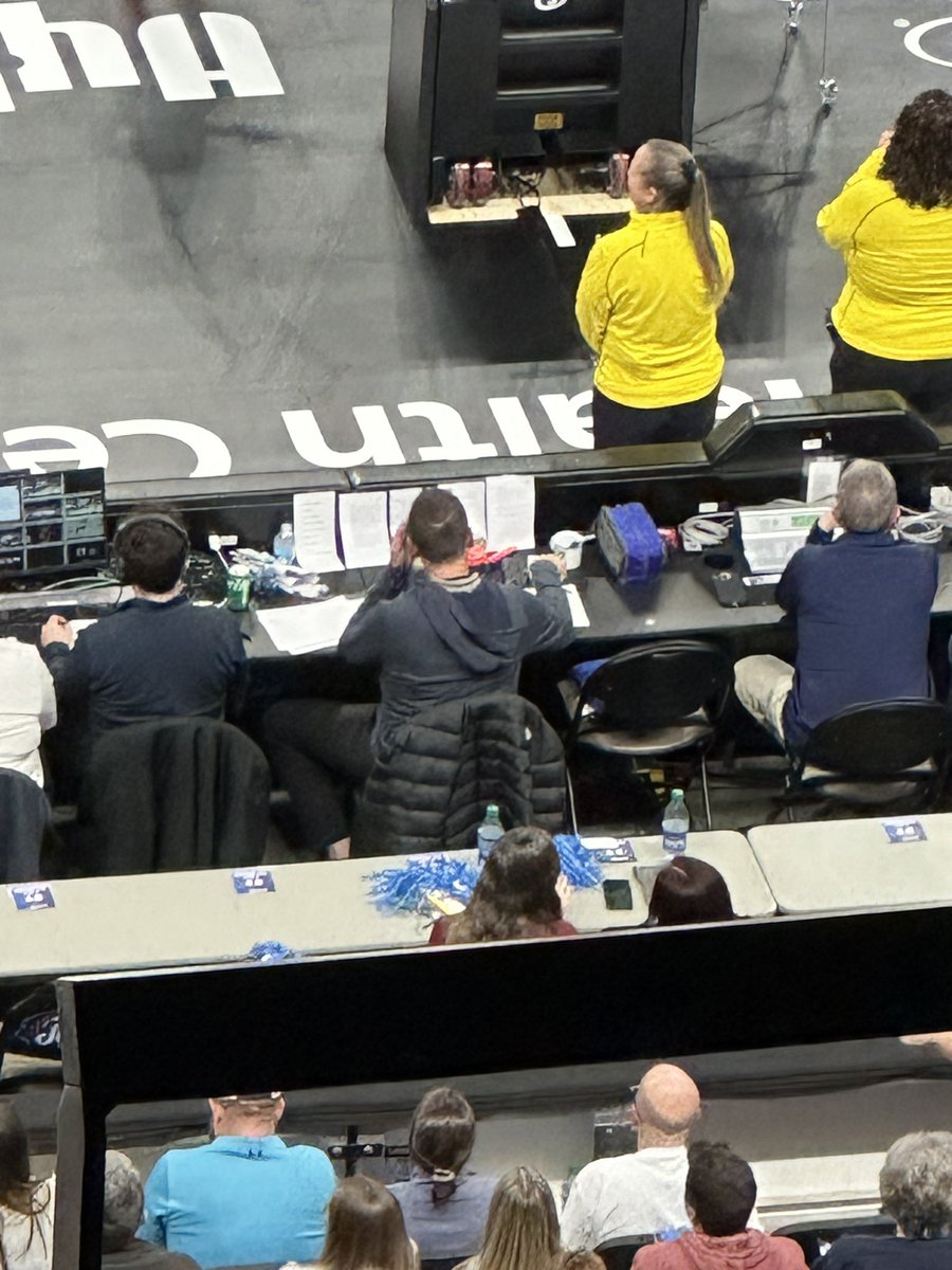 The one and only <a href="/LanceRaabe/">Lance Raabe</a> announcing the <a href="/OmahaSupernovas/">Omaha Supernovas</a> match!! 👏 <a href="/ChieftainNation/">Bellevue East</a> is cheering for you!!!