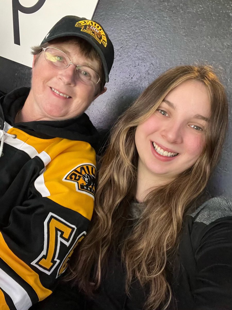 sjp144's tweet photo. Another great night for a #NHLBruins game 🏒🐻 https://t.co/bBt5dUnzVl