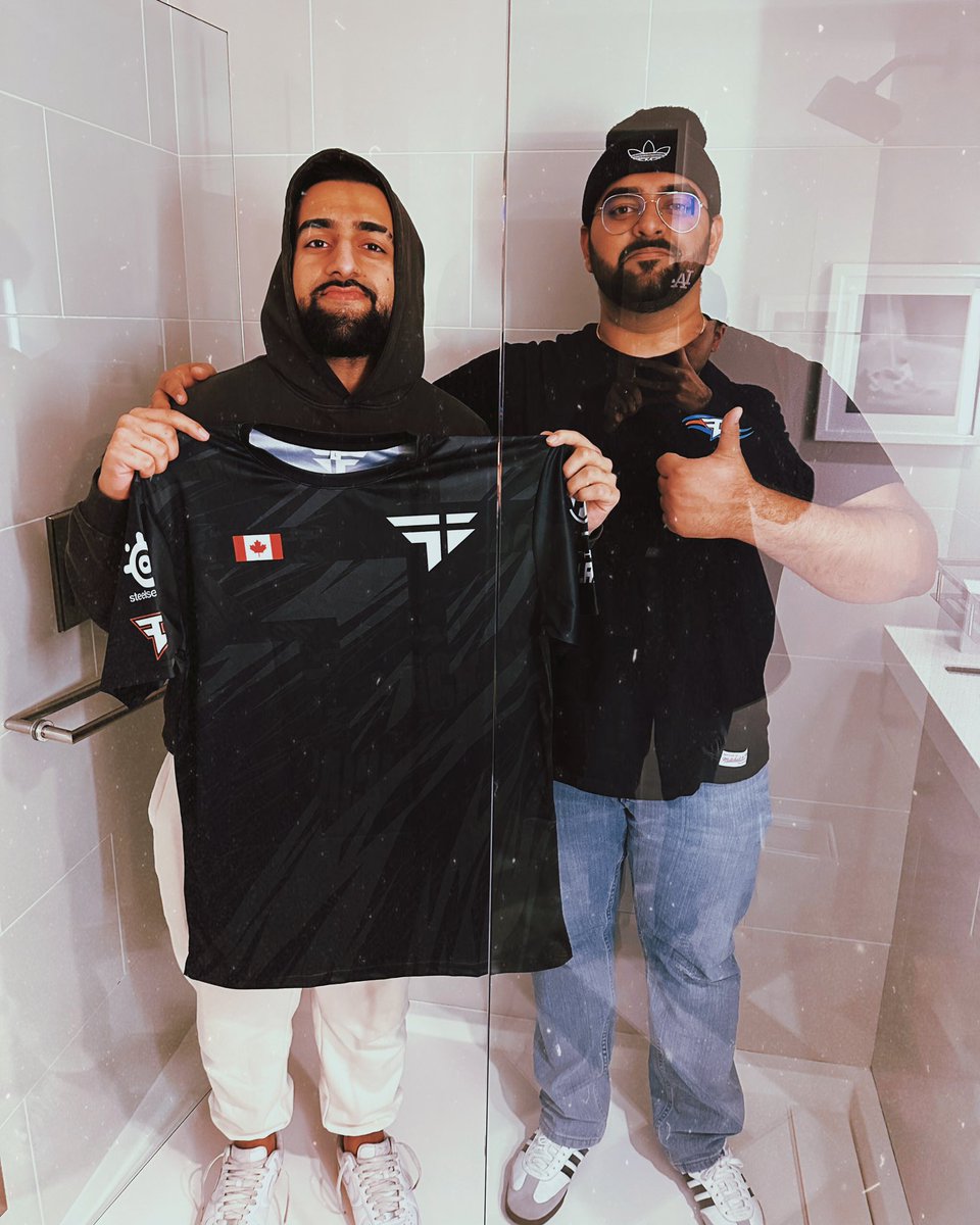 StallionsCOD's tweet photo. 📸 - GM Gursh officially welcomes Team Captain Asim with the inaugural jersey for 2024.

#FaZeUp | #TheDarkSide🏴 https://t.co/CpKAAcoXnw