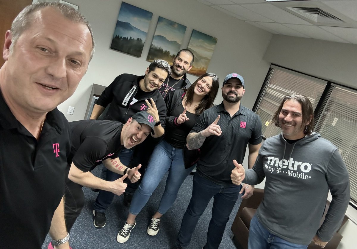 Q4 Business review in Asheville, NC with these top-notch leaders! #ATEAM #Kapoweee @MrDennisJones @ChappyCLT