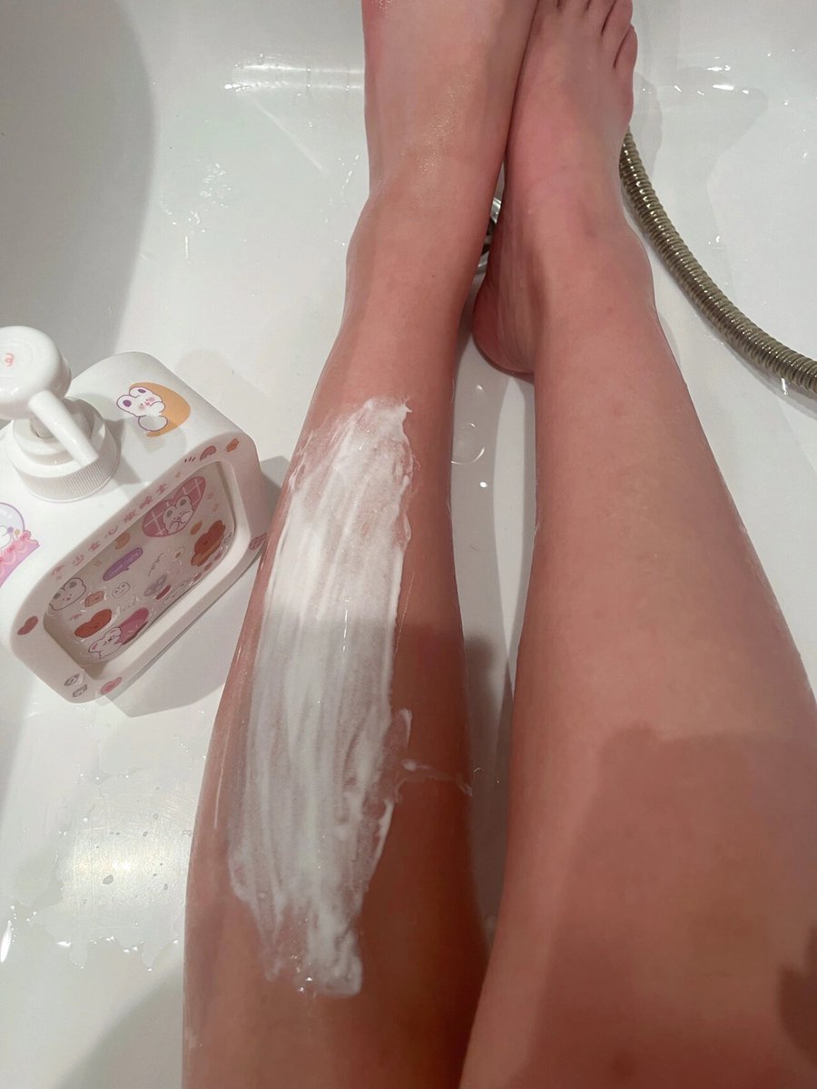 jvb1925's tweet image. Take a shower more often, your body will smell good and your body will be great