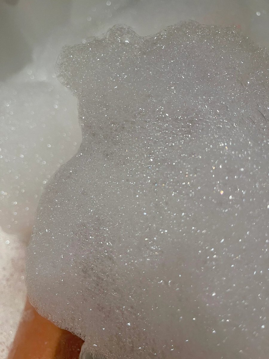 jvb1925's tweet image. Take a shower more often, your body will smell good and your body will be great