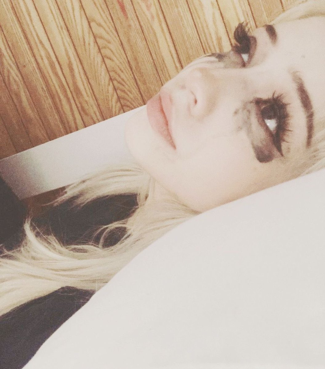 yo cuando me acuerdo q ella es mucho mas linda q yo