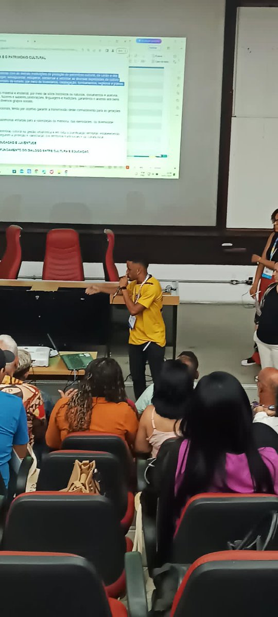 Hoje eu vim pra cá para fazer cultura e por o nome de engenheiro pedreira Japeri na história

Melhor presente de aniversário que eu poderia ganhar é esse a oportunidade de levar o nome da cidade longe e mostrar que na baixada tem cultura

Olha mãe aonde seu filho tá

Do PLG