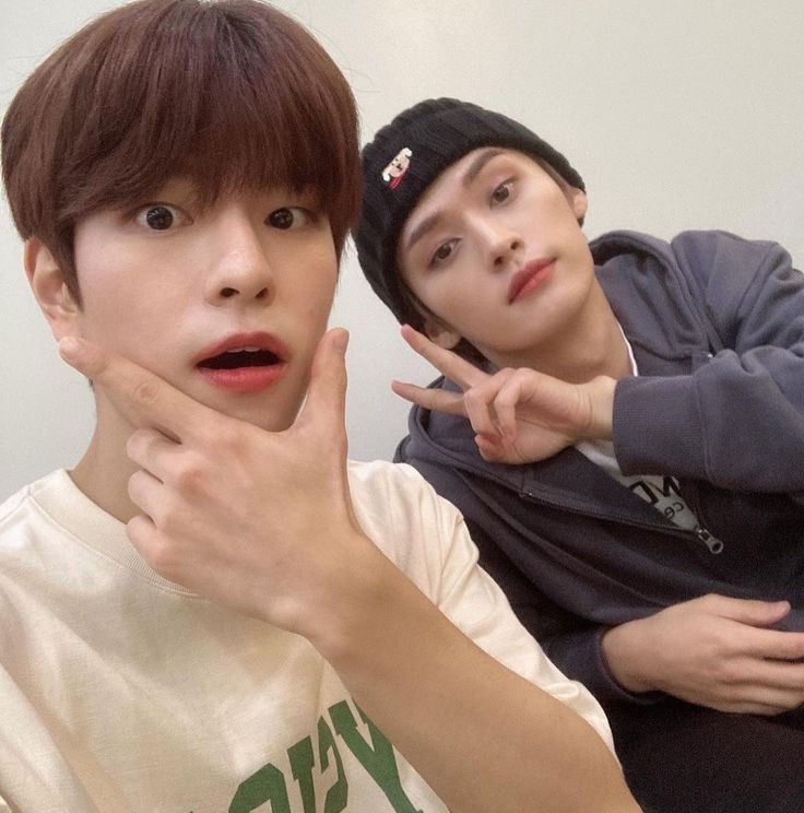 hyunstupib's tweet photo. salchicha 🌭
- mini au 2min     [ 5 (+1) tweets ]

sevngmin estaba triste porque quería una salchicha entonces mnho se la consiguió https://t.co/5aq9NSTyEw