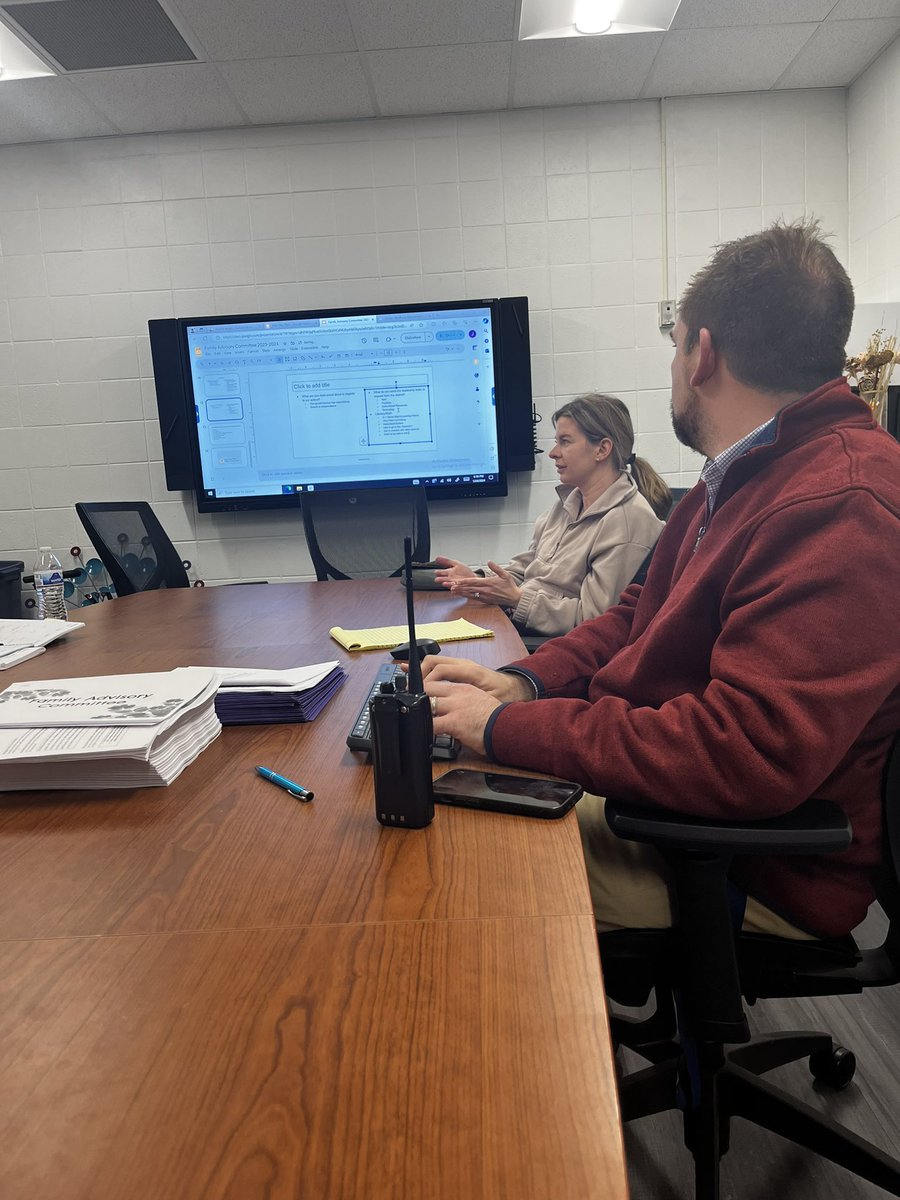 RodburnElem's tweet photo. 🦚 Rodburn Elementary held their monthly Parent Advisory Committee this evening. We appreciate the willingness of our parents to help us strengthen our school and the community partnership! 💜 https://t.co/rDzxhM4UPh
