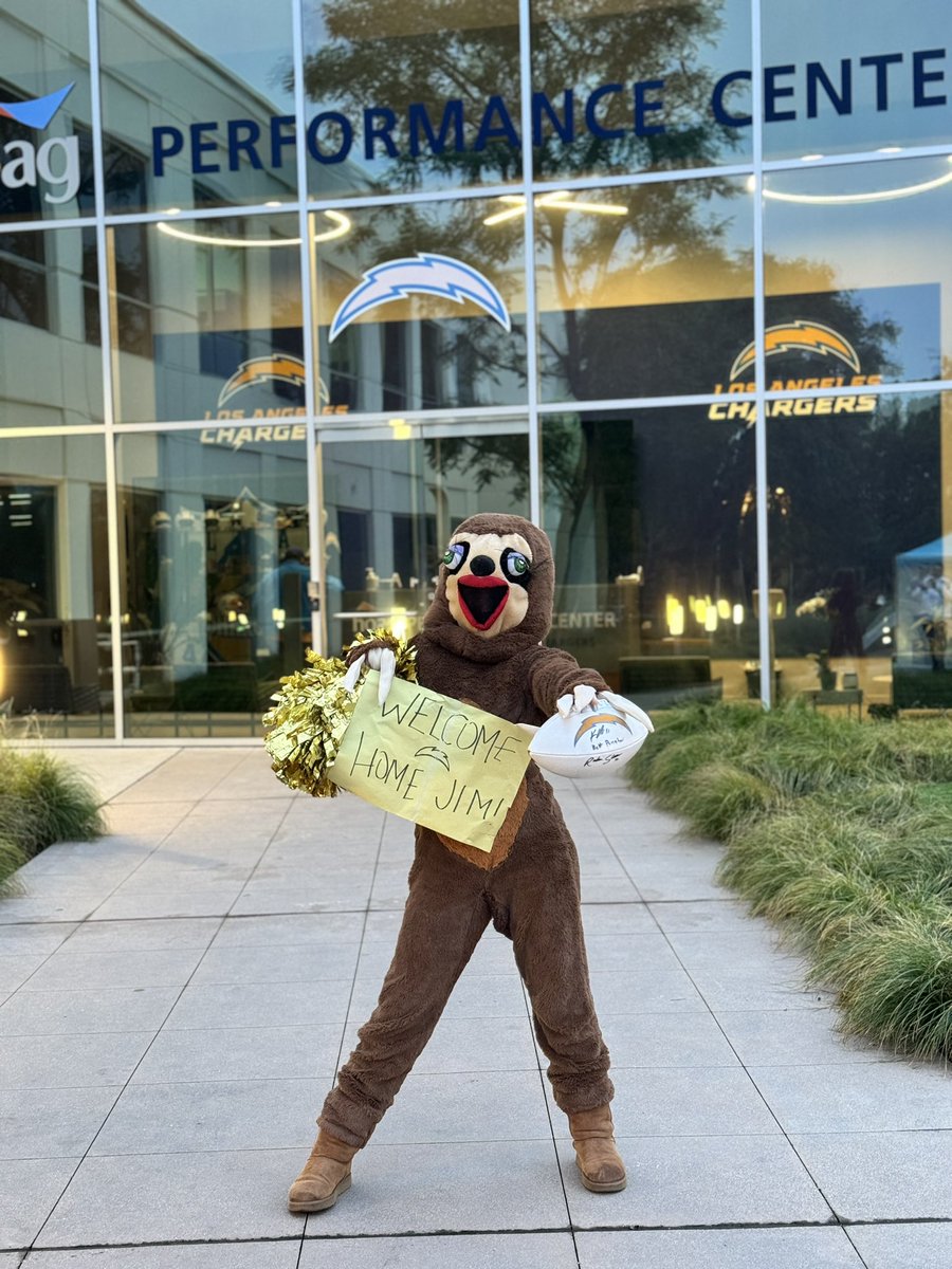 bridgetcase's tweet image. How it started vs How it’s going 

#BoltUp