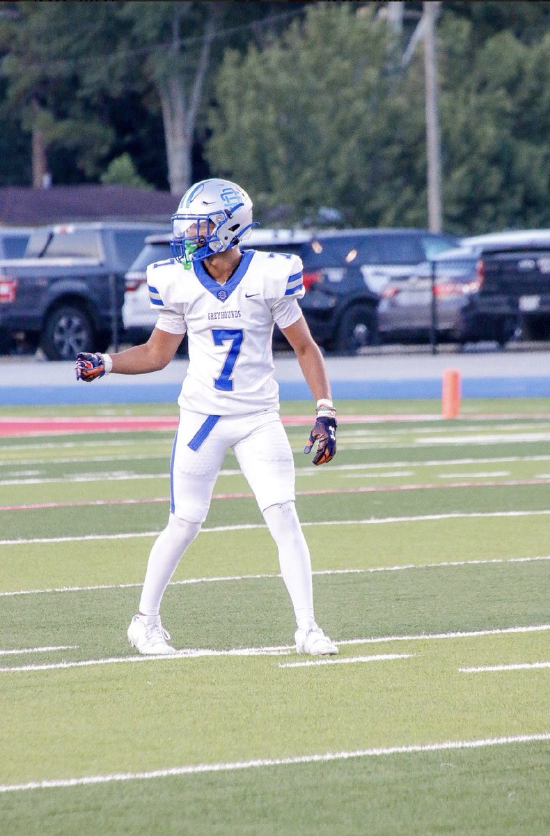 BryhsenSmith's tweet image. 17 carries 155 yards 5 tds
42 rec 765 yards 3 tds
2 punt return tds 
1201 all purpose 
10 total tds
1 int
Region 4-7a MVP team
7a second team all state receiver
(hudl.com/v/2Ma5sR)