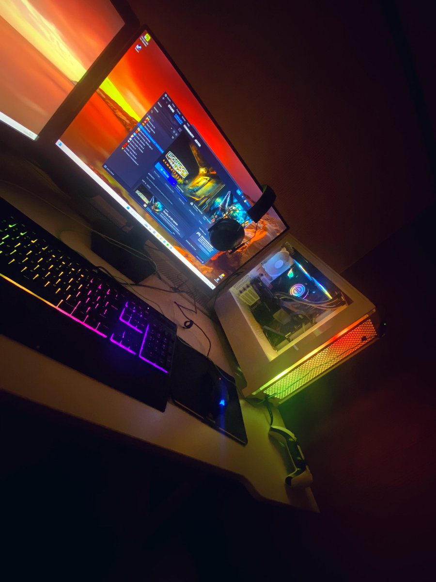 JesterCDL's tweet image. Built my first pc about 8 years ago. I have been through it all with it, it has served me well….was about time for an upgrade though 

@PCSpecialist #pcspecialist #pcgaming