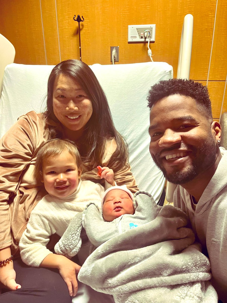 Counting all my blessings! I love being a girl dad ❤️🥹! Ellie is such a great big sister to Rosie Day! The days look different as I take in all this much needed family time! Williams Family Party of 4. #GirlDad #family