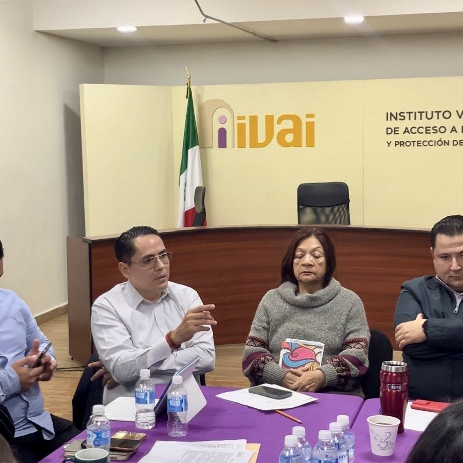 AlfredoCorona's tweet image. Quienes integramos el Pleno del #IVAI,  en compañía de personal del Instituto llevamos a cabo una reunión para analizar diversos temas administrativos concernientes a este año. 📊🔍