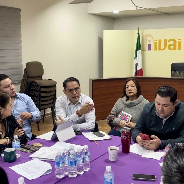 AlfredoCorona's tweet image. Quienes integramos el Pleno del #IVAI,  en compañía de personal del Instituto llevamos a cabo una reunión para analizar diversos temas administrativos concernientes a este año. 📊🔍