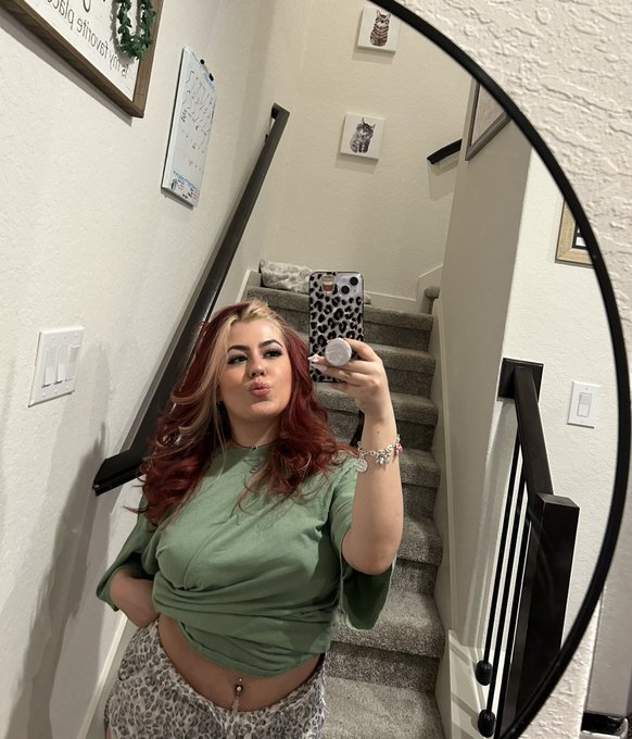 baggy shirt and lil shorts combo >> https://t.co/dvyRHpF6I1