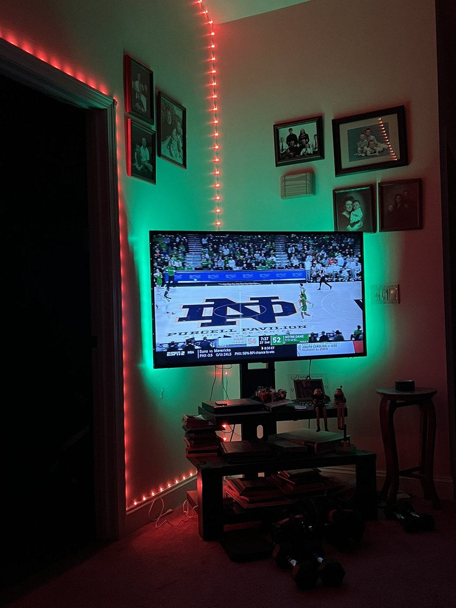 codered4154's tweet image. Let’s goo canes! Finish this win!